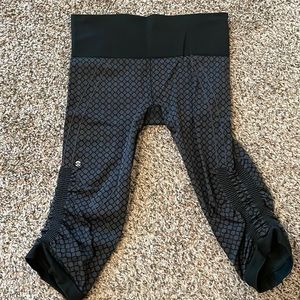 Lululemon seamless Crop In The Flow sz 6